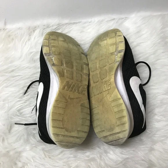 Nike woman’s black shoes size 8 - Picture 7 of 9